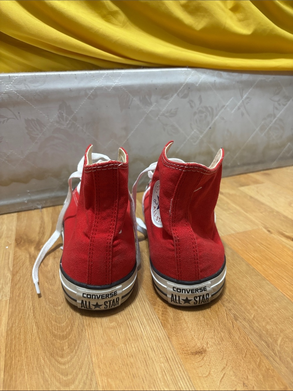 Red Converse Chuck Taylor Unisex - Picture 3 of 5